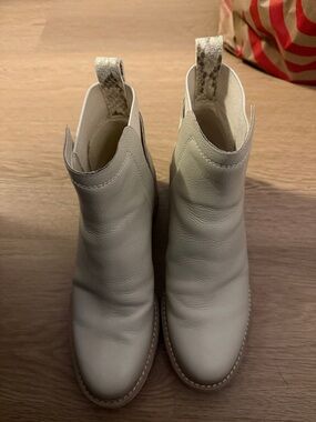 Women's Cream Chelsea Ankle Boots - Slip-On Leather